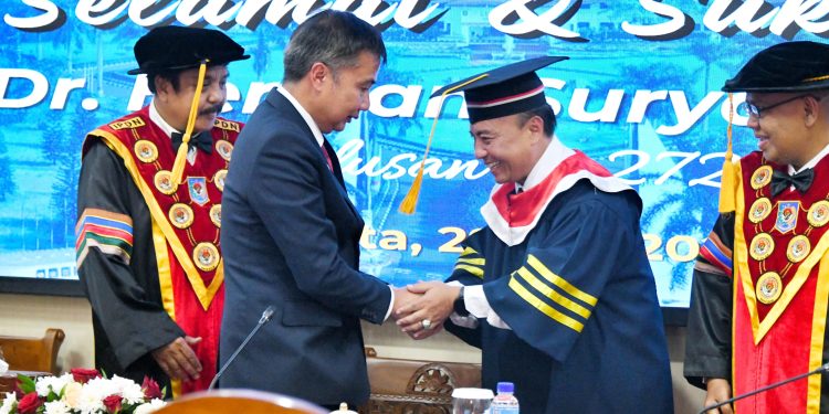 Sekda Herman Suryatman Raih Gelar Doktor Ilmu Pemerintahan Dari IPDN